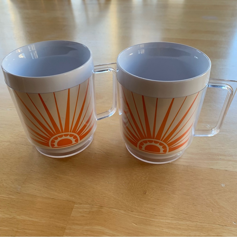 Set Of 2 Vintage Eagle Brand Plastic Insulated Mug Retro Sun Design
White/orange